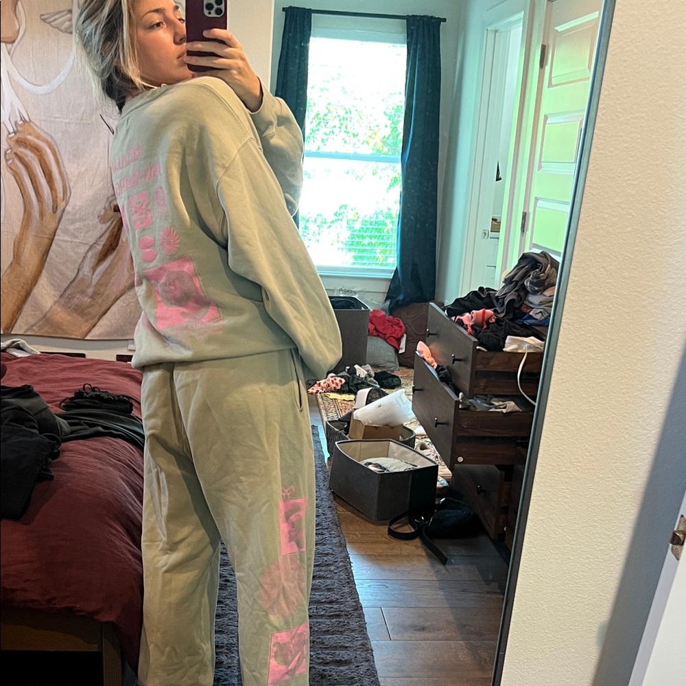 Aritzia Green and Pink Mushroom Sweat Set